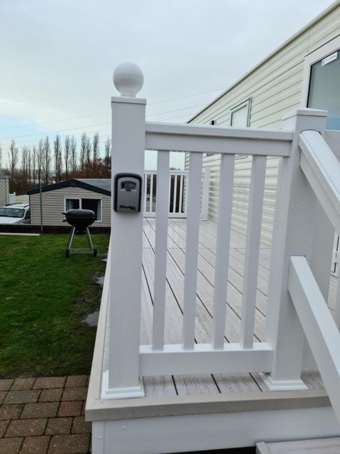 Escape City Caravan Lytchett Minster Exterior photo